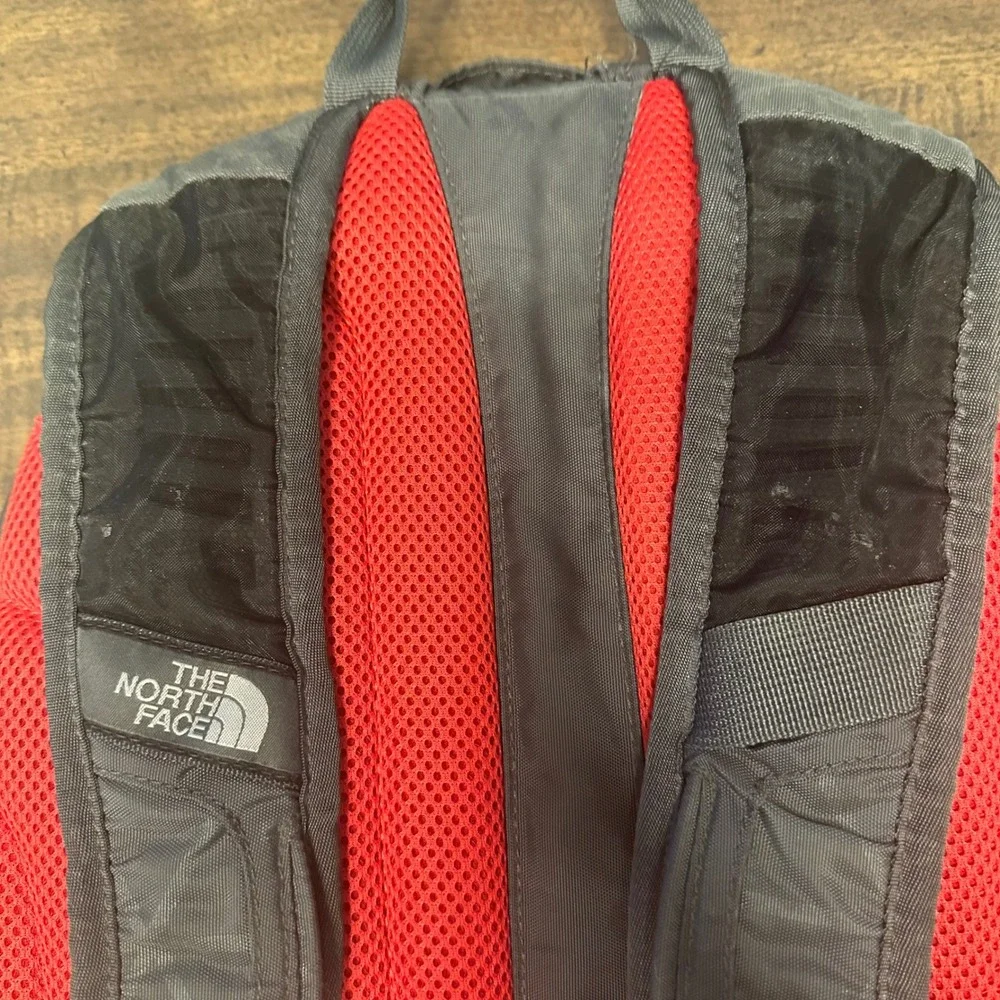 The North Face‎ Recon Backpack Black/Red Laptop Hiking Travel School 30L